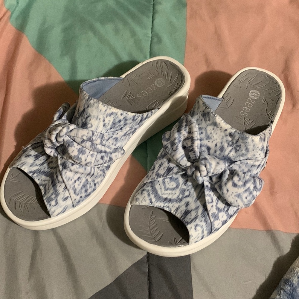 Barely worn BZEES size 6.5